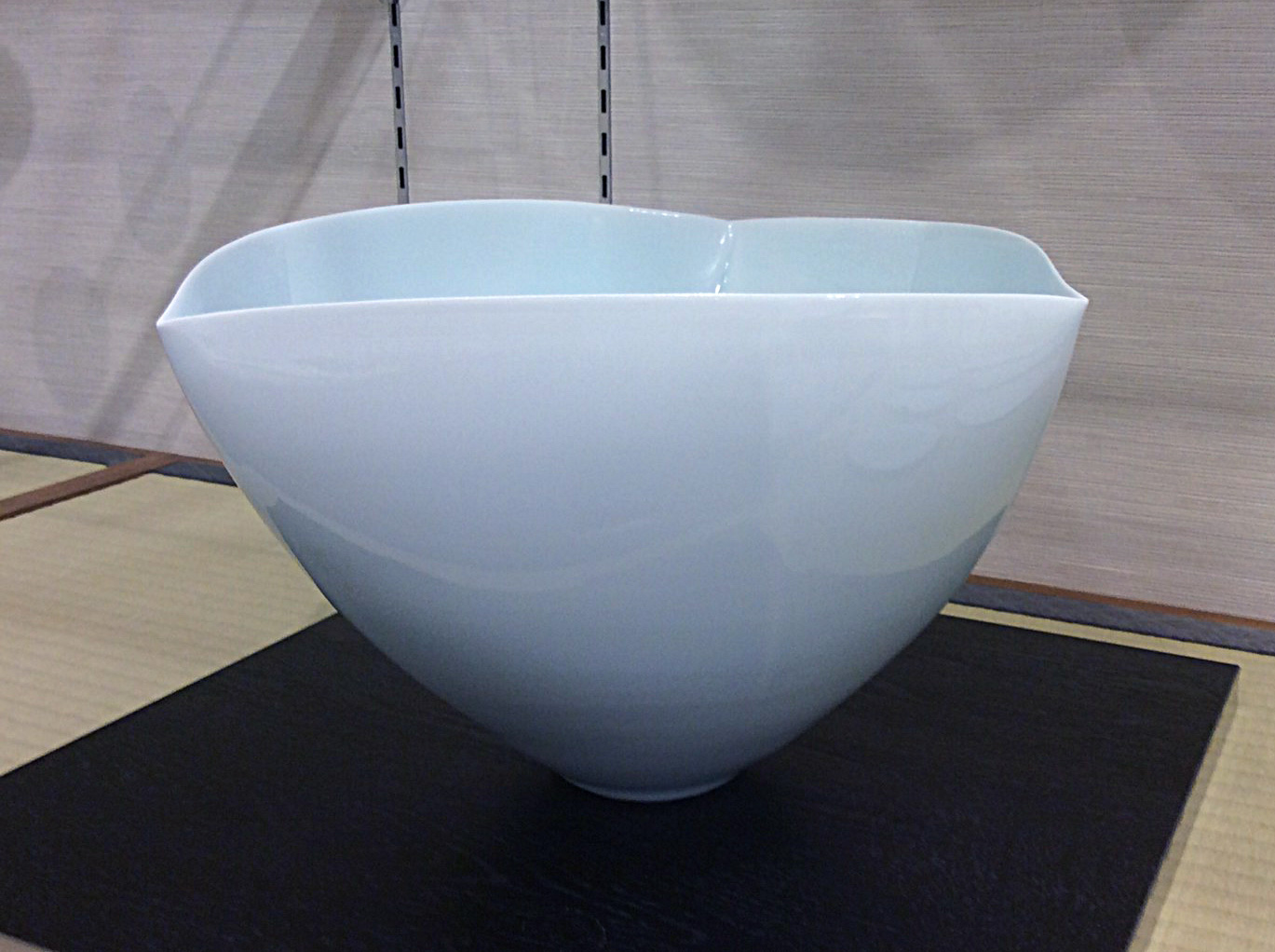 ポイント10倍】 井倉幸太郎の美しい薄い胎の青磁の碗（煎茶など） 食器